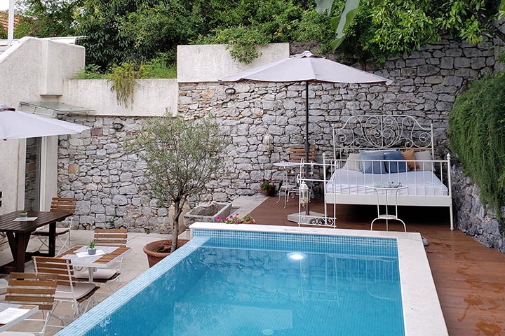 Unwind in Style: Cozy Bed & Breakfast Patio Ideas